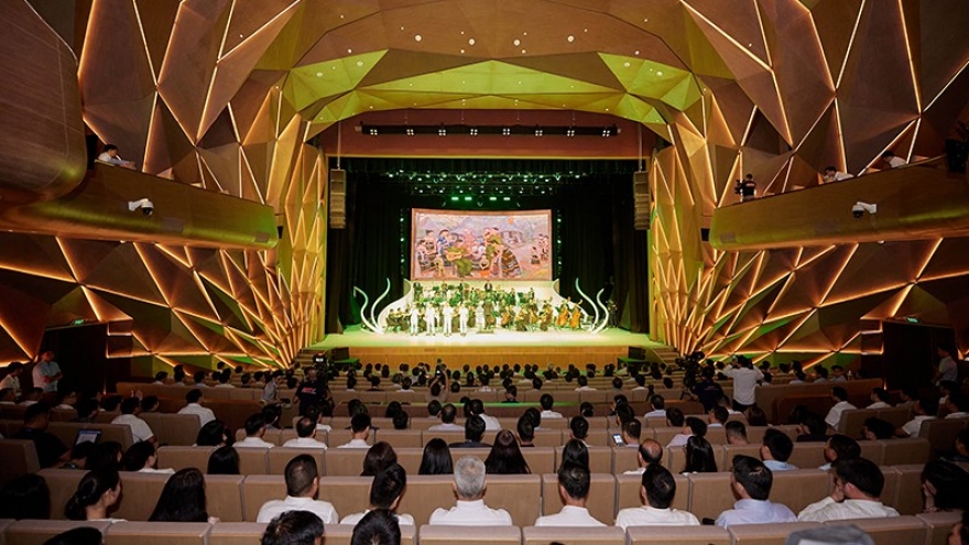 Foreign artists' first international concert in Ho Guom Opera House